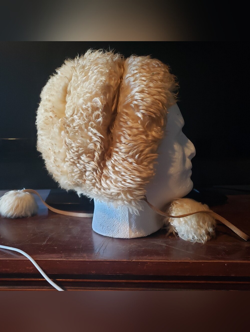 Vintage 1960s-1970s Macy's Shearling Cap Bonnet Hat With Ties - Picture 2 of 7